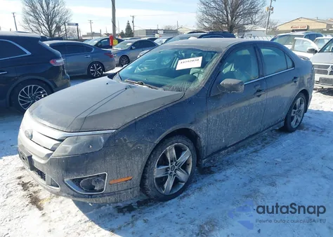 2010 Ford Fusion Sport z USA, uszkodzony, nr VIN 3FAHP0KCXAR148394